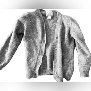 Super soft gray size 2 sweater! Adorable for your fall season toddler!